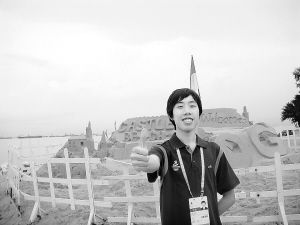 　去年8月，赵亮在新加坡为第一届青少年奥林匹克运动会做志愿者。 