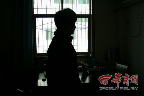 孩子执意出国逼父母卖房 拒绝上课气病其父
